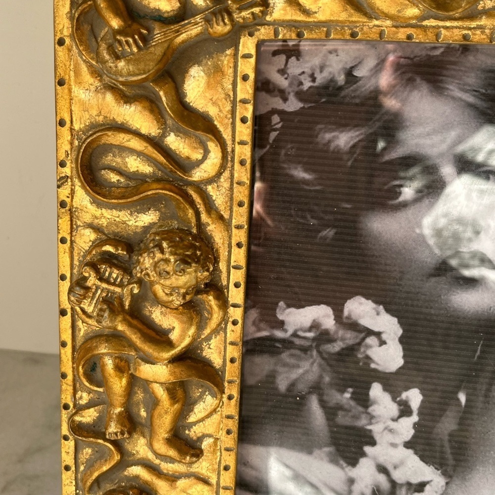 Large gilded Cherub Picture Frame holds 5”x7”. Rare - Picture 6 of 15